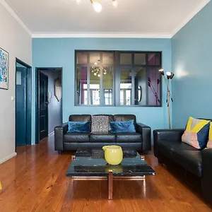 chiado-bairro-alto-3-bdr-apartment.hotels-lisbon-portugal.com/